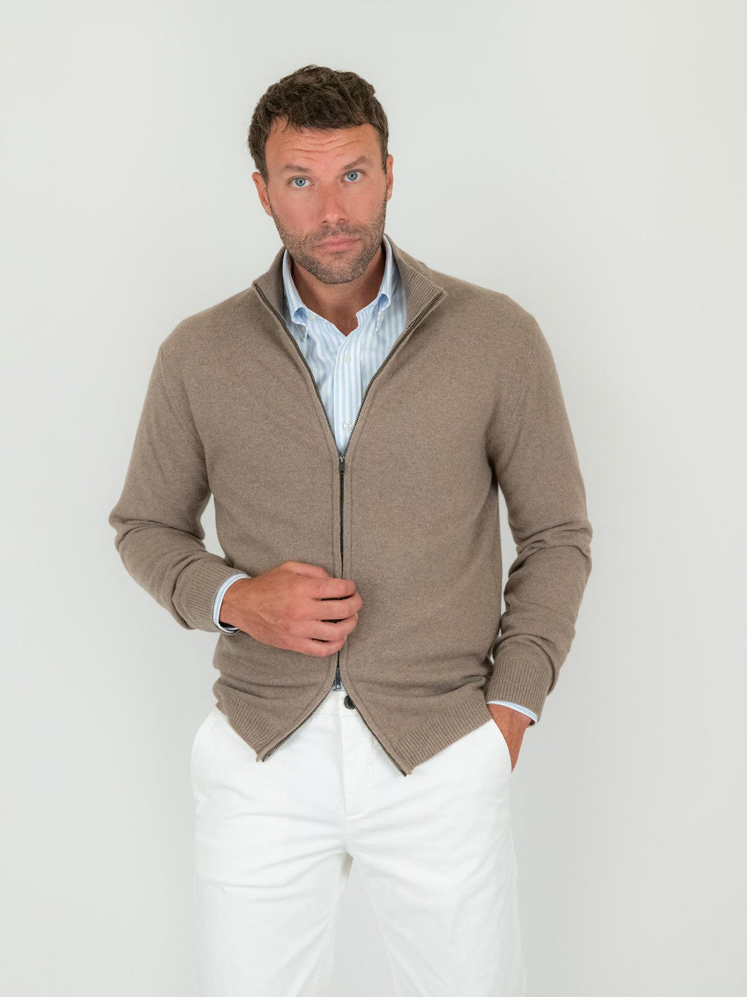 MAGLIA CON ZIP IN LANA MERINO SABBIA. 0037 36 FIESOLI DANIELE 