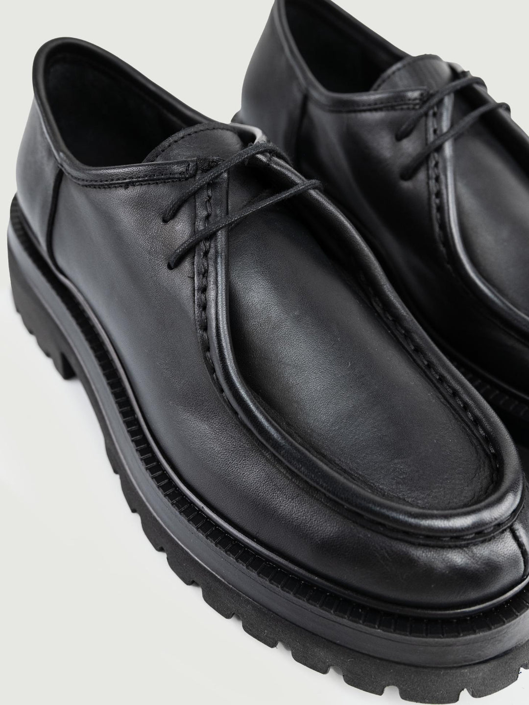 STRINGATA IN PELLE NERA CON MAXI PARA GRENOBLE 01 ANDREA MORANDO 