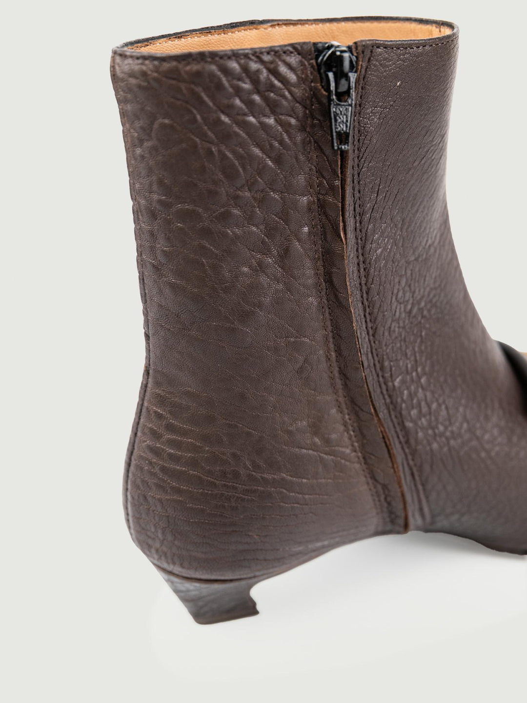 STIVALETTO IN PELLE MARTELLATA CON FRANGE TESTA MORO P452-NAPPA T MORO ANDREA MORANDO 