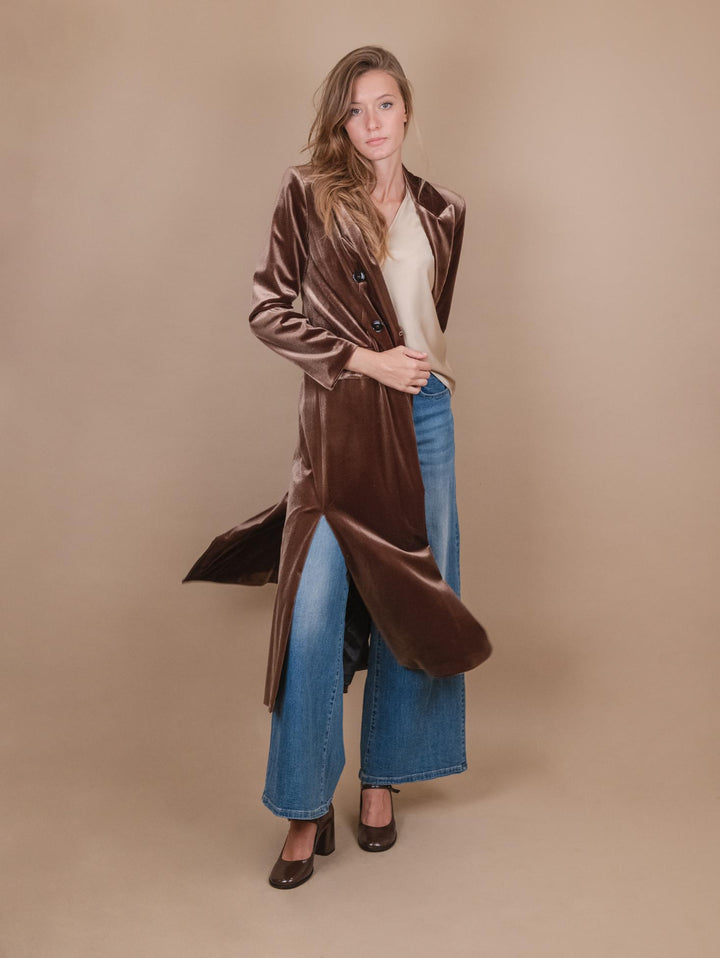 CAPPOTTO DOPPIOPETTO  CON SPACCO LATERALE IN VELLUTO NOCE 2134/2894 75 ANDREA MORANDO 