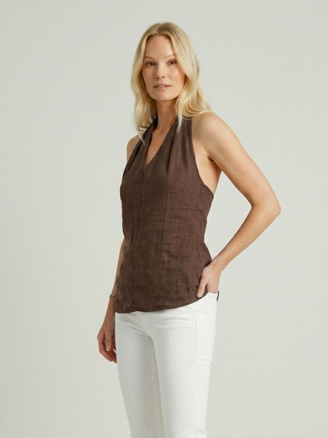 Top con scollo a V in lino tabacco 6TS0527 TABACCO ANDREA MORANDO 