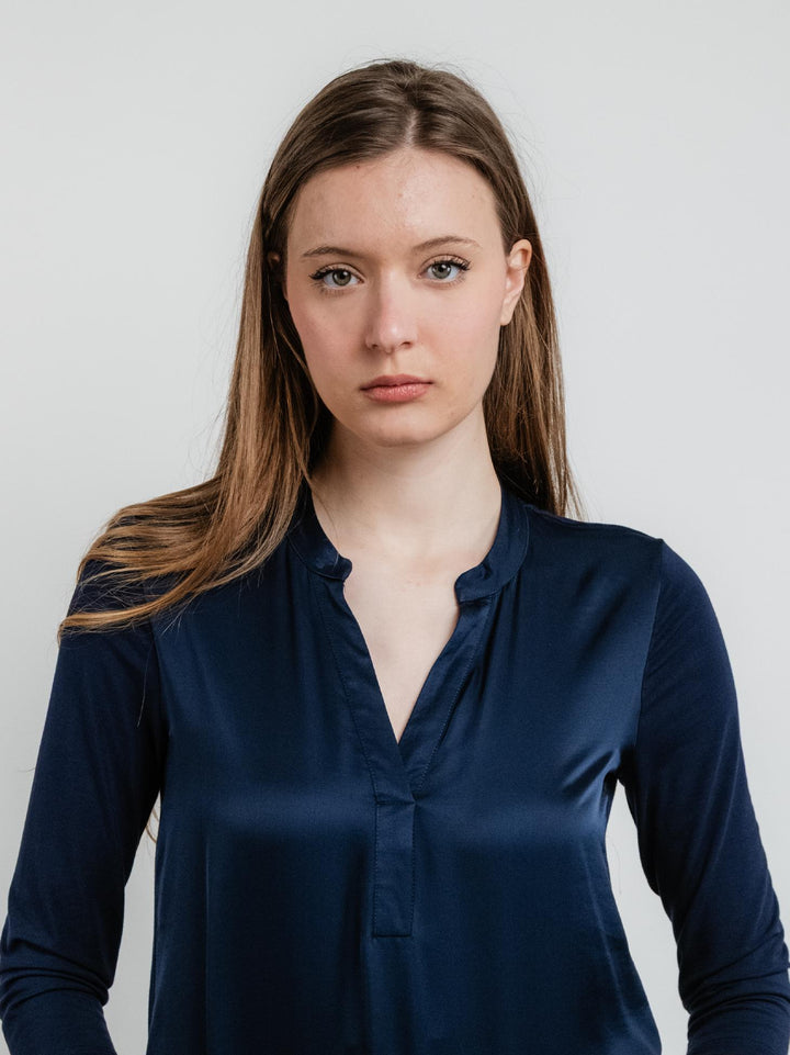 Blusa in raso blu navy