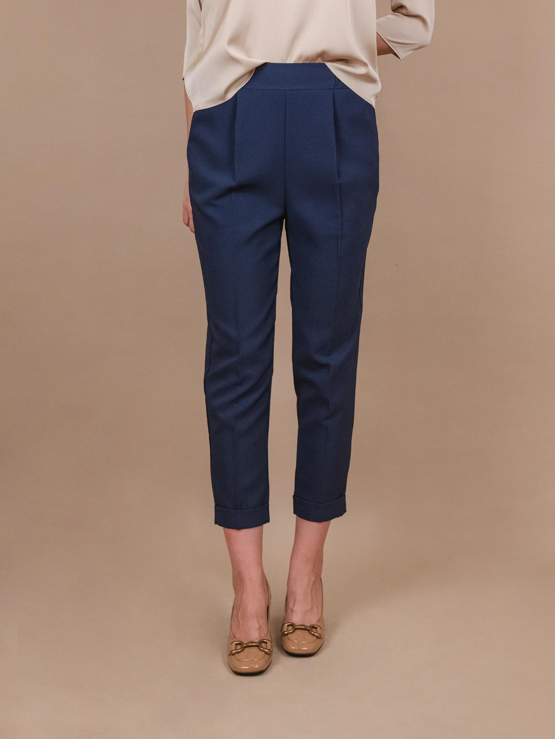 PANTALONE CON PINCES IN TESSUTO TECNICO BLU P2836 BLU ANDREA MORANDO 