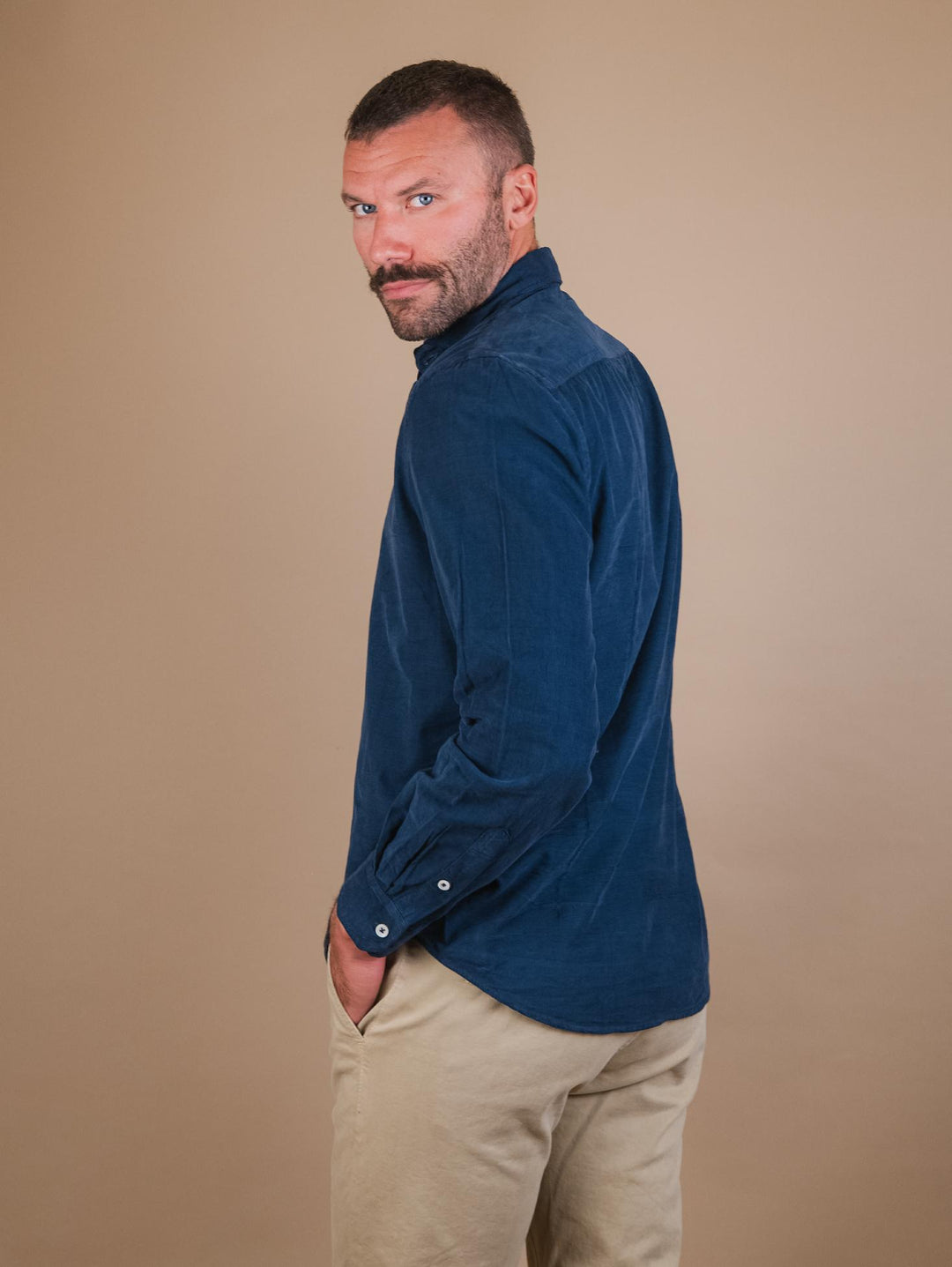 CAMICIA IN VELLUTO A COSTINE BLU<BR/> BU24W09CAVLVPFD 215 ANDREA MORANDO 