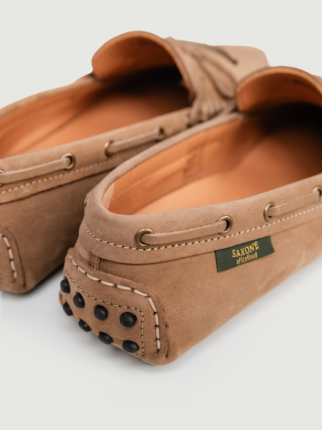 MOCASSINO CON GOMMINI IN CAMOSCIO BEIGE