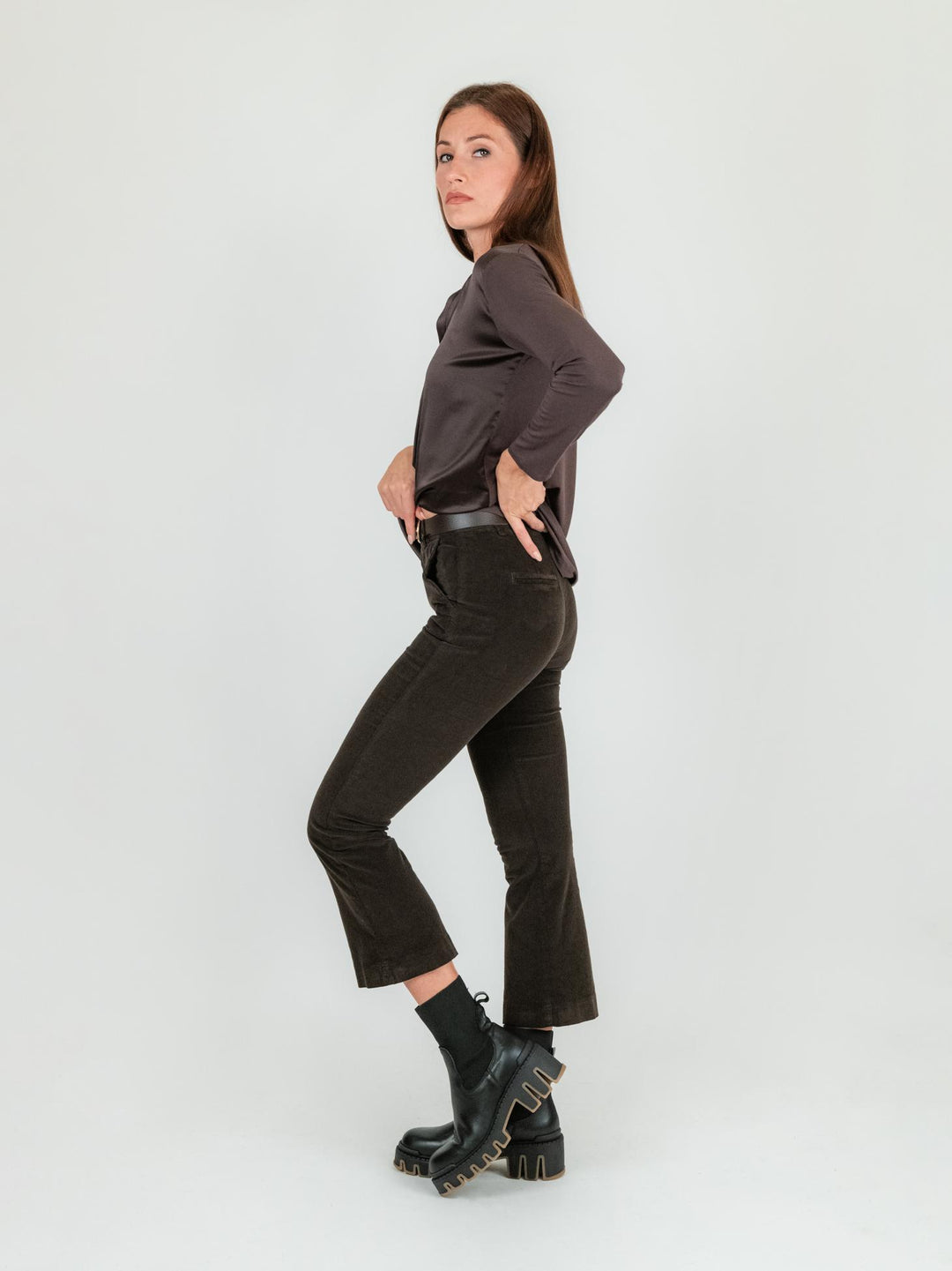 Pantalone a trombetta in velluto color marrone 824W21 T MORO ANDREA MORANDO 