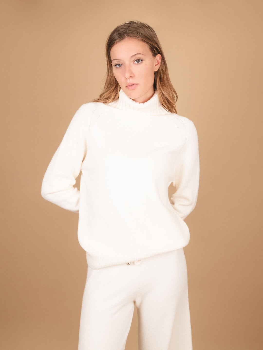 DOLCEVITA IN MAGLIA PANNA CON MAXI COLLO 0350/210 0248 BIMOR 