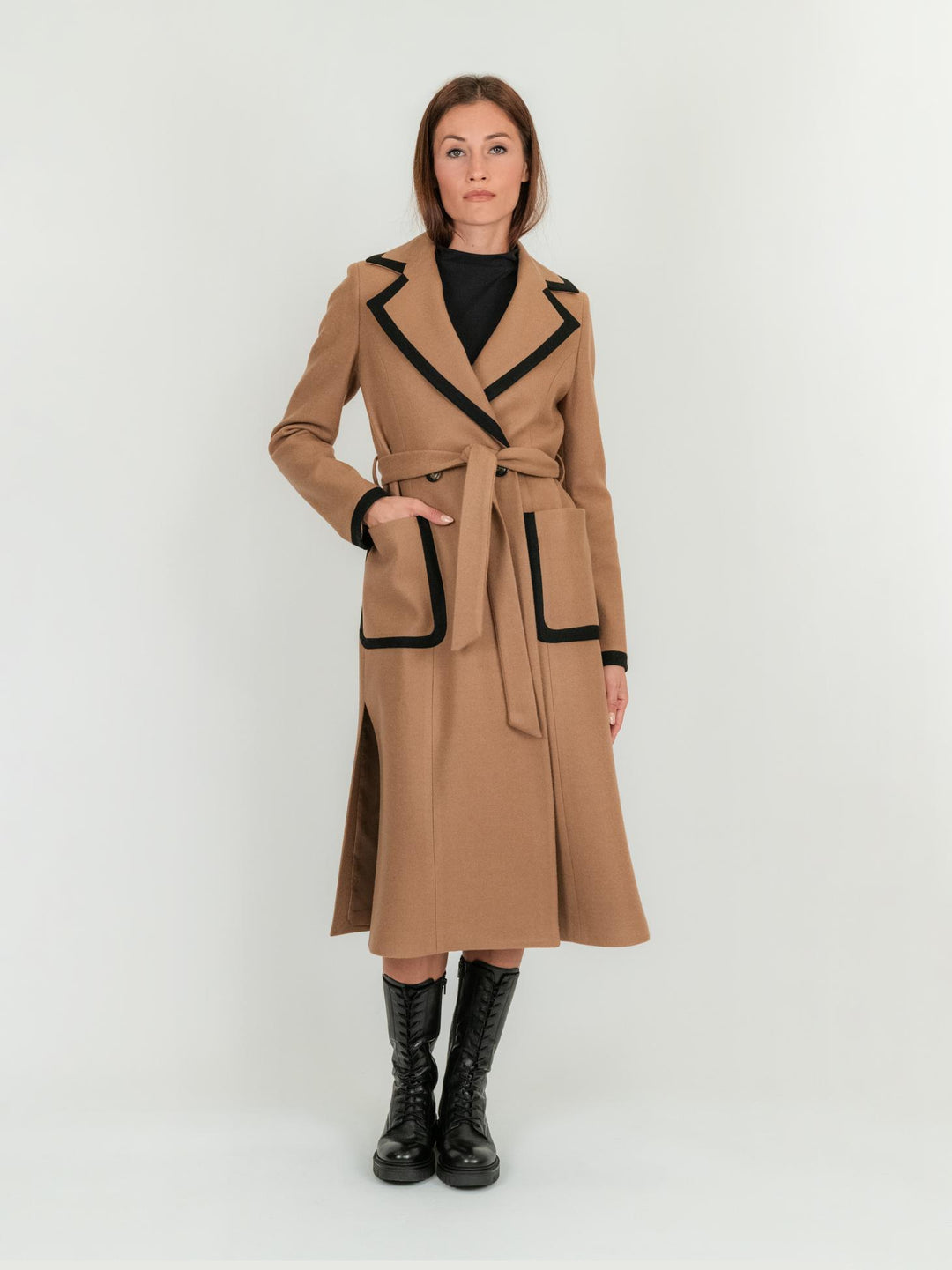 CAPPOTTO CAMMELLO CON PROFILI NERI 9775RO CAMMELLO/NERO ANDREA MORANDO 