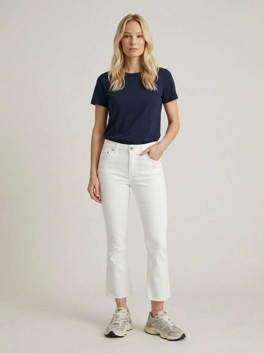 Pantalone a trombetta sfrangiato in cotone bianco 80137G190 LATTE ANDREA MORANDO 