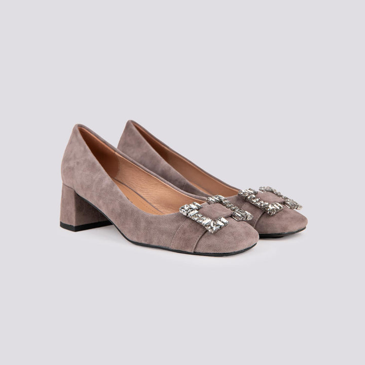 DECOLLETE CON FIBBIA FRONTALE IN CAMOSCIO GRIGIO