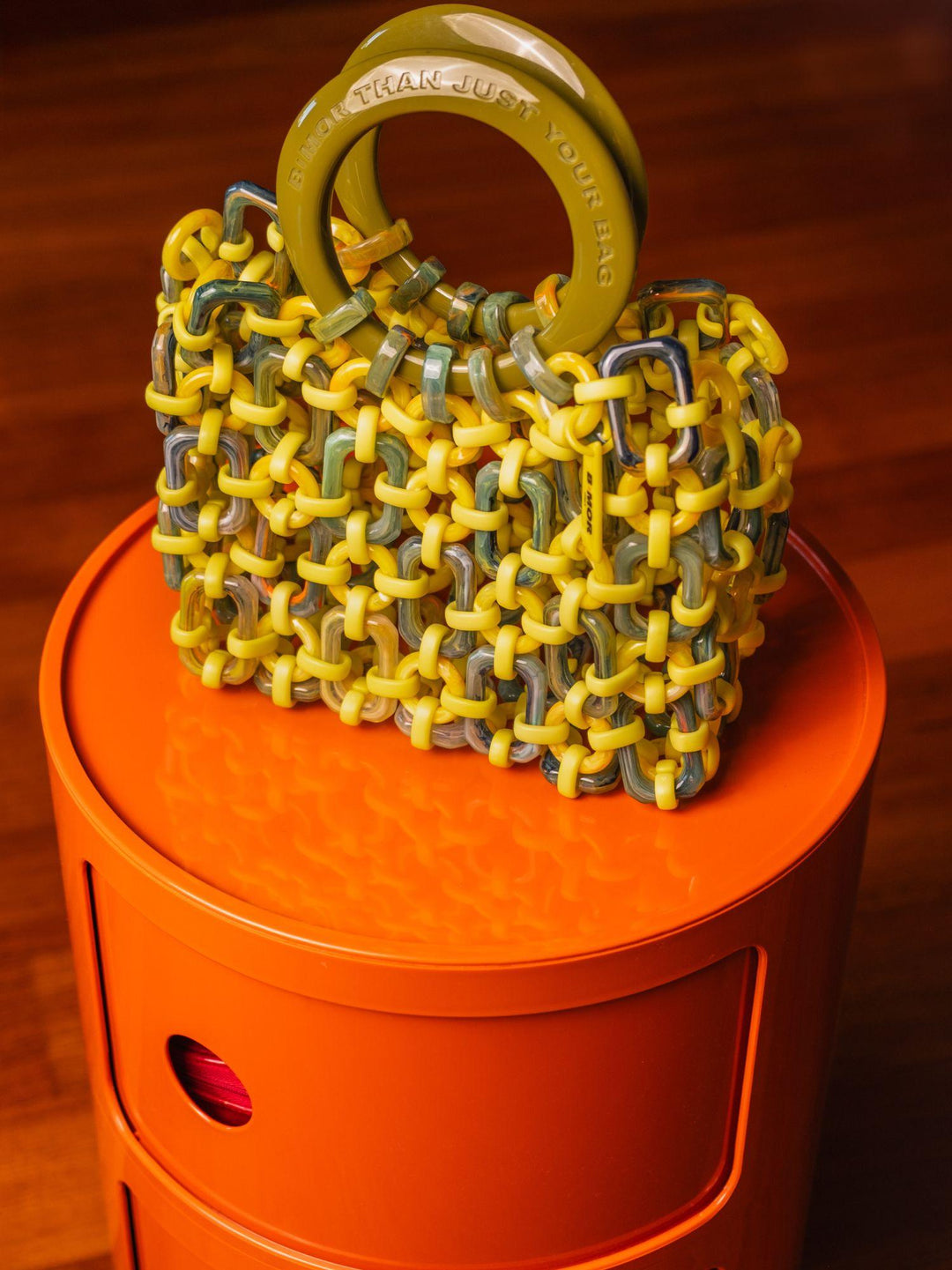 BORSA CON MANICI DOLL IN RESINA MULTICOLOR LIME