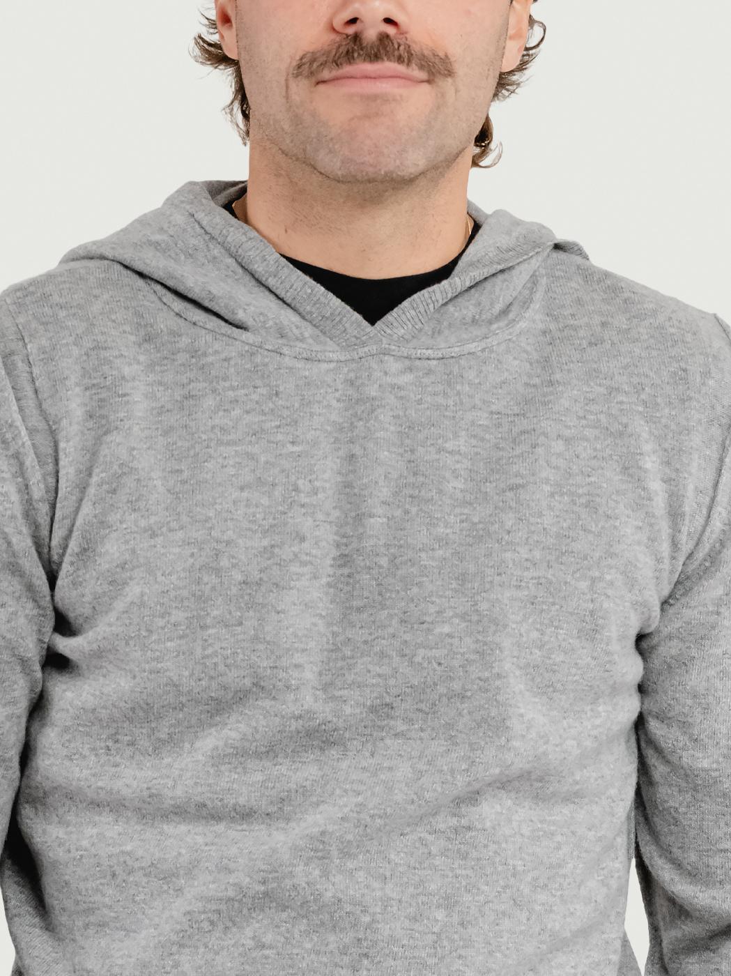 MAGLIA CON CAPPUCCIO IN LANA MERINO E CASHMERE GRIGIA GA071 548 ANDREA MORANDO 