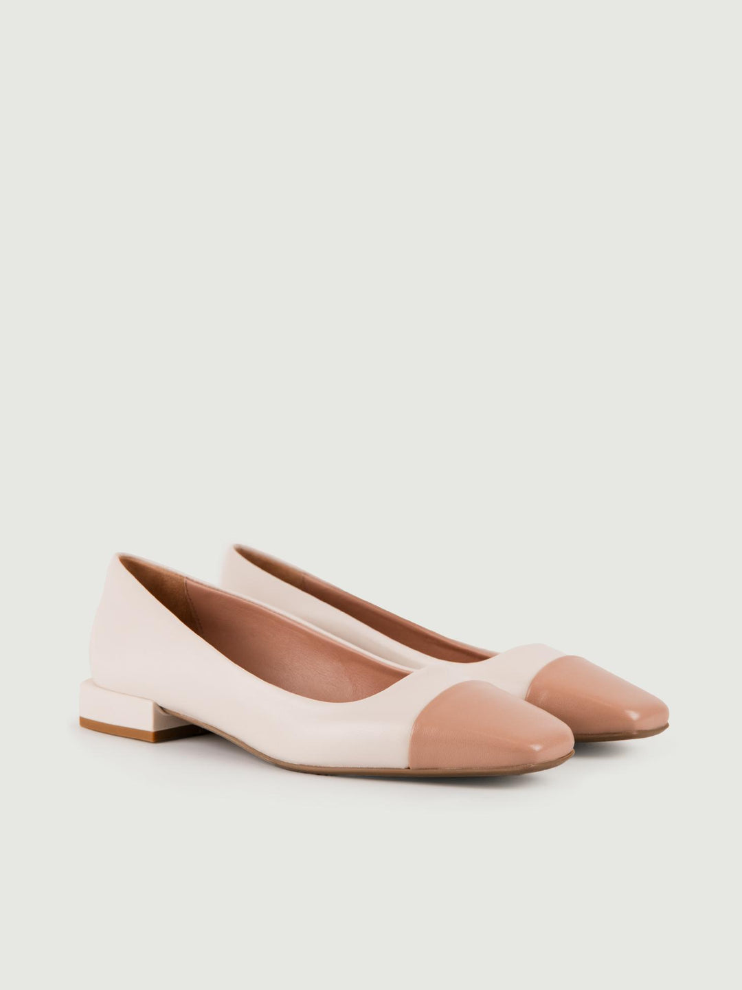 Ballerina in pelle bicolore con punta squadrata
