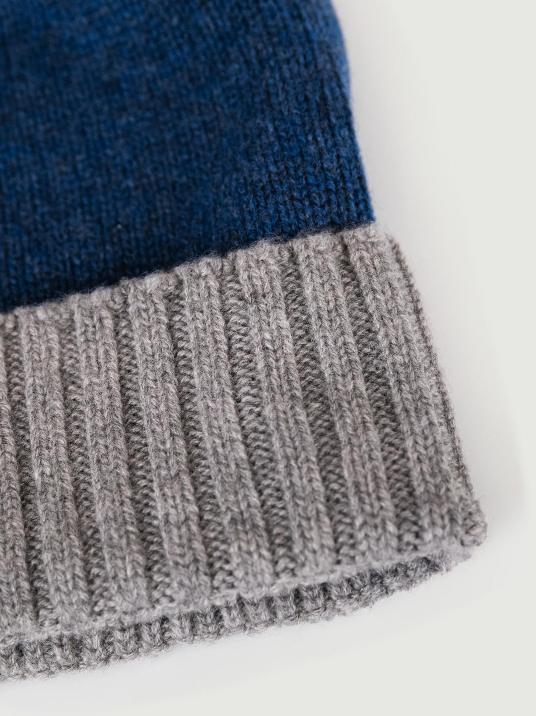 BERRETTO BLU E GRIGIO IN CASHMERE 198B GRIS/BLU ANDREA MORANDO 