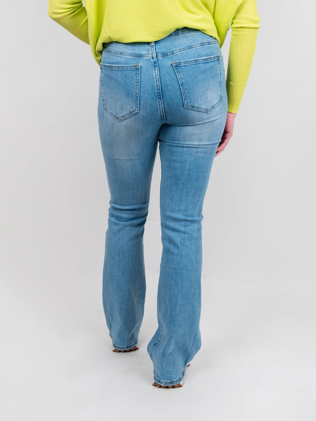 Jeans chiaro elasticizzato a zampa - Pantalone - Andrea Morando Boutique - 