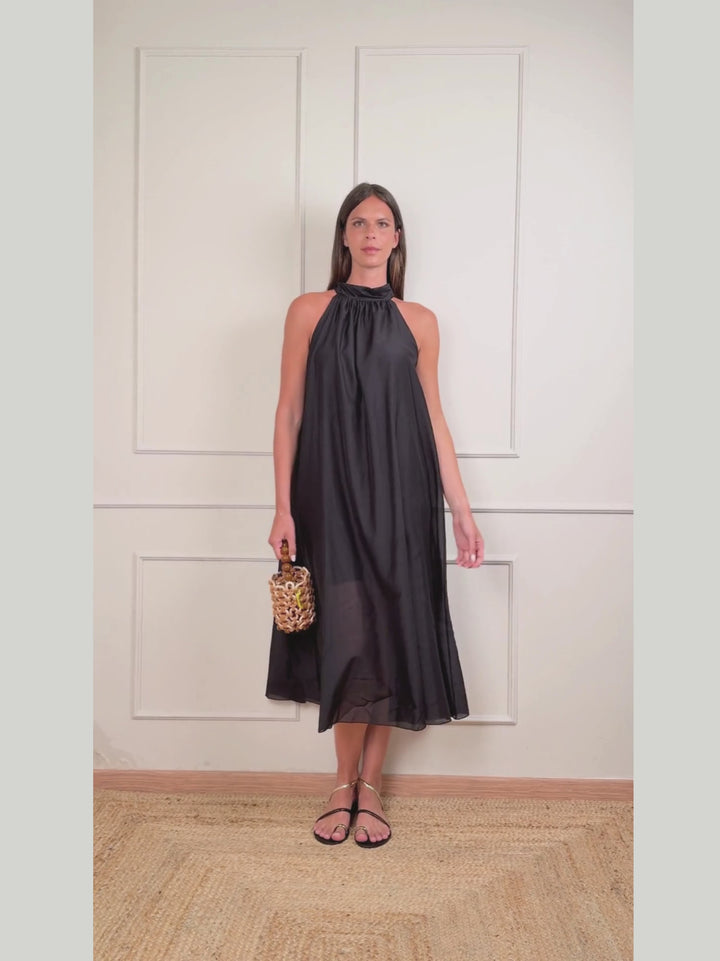 ABITO LUNGO CON SCOLLO HALTER NERO